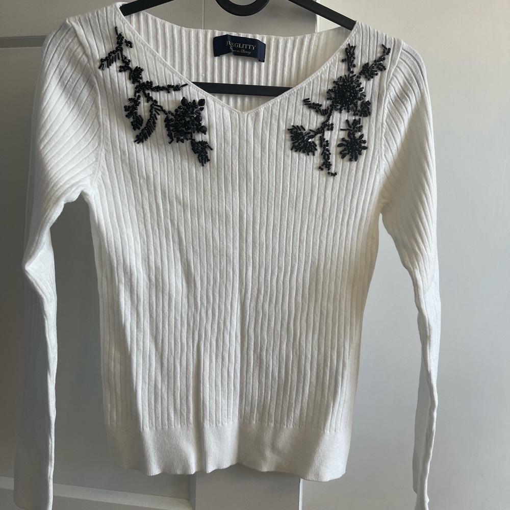 Jusglitty white sweater - new without tag